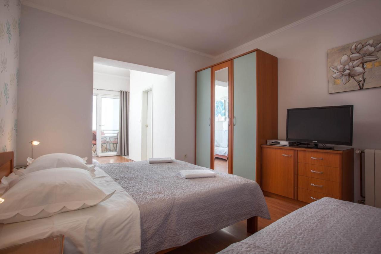 Apartments Marijan - Beachfront Tučepi Exteriör bild
