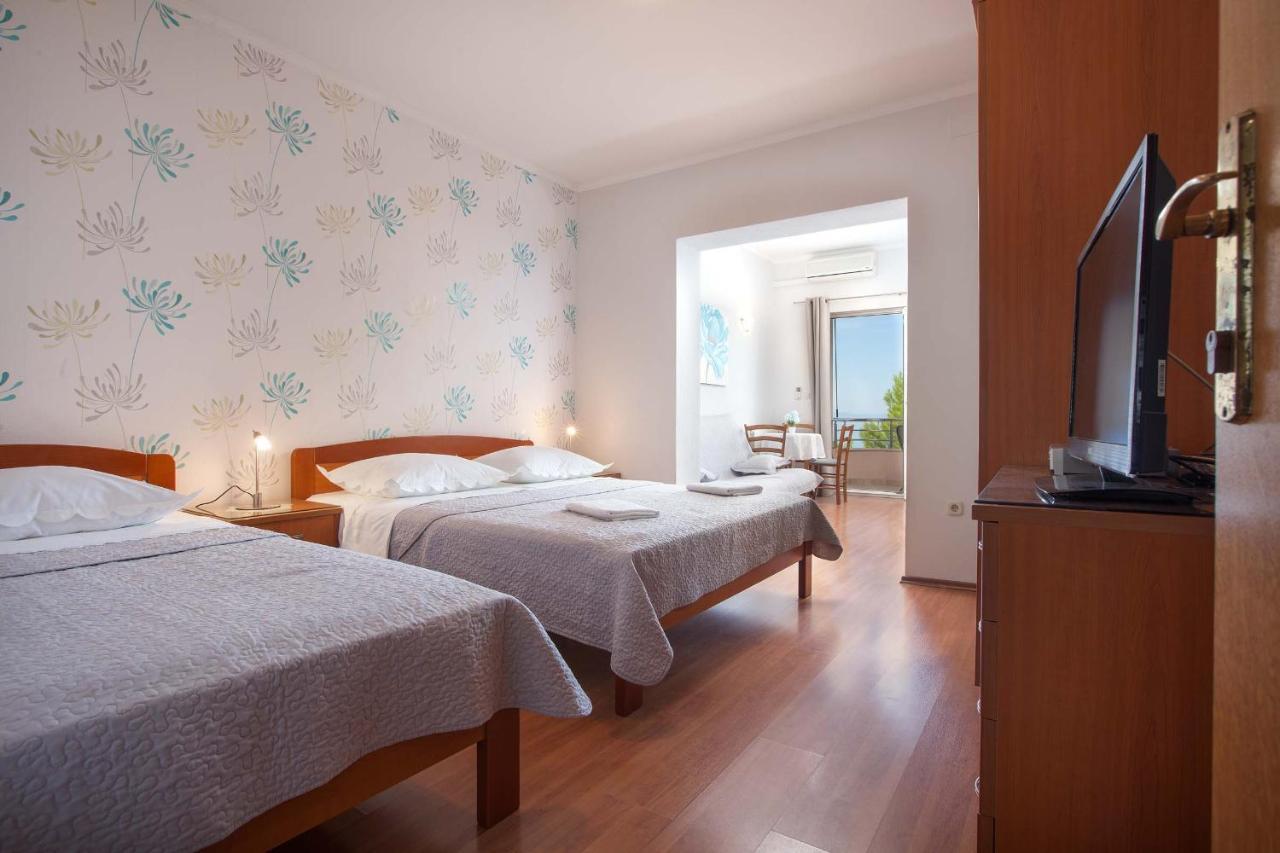 Apartments Marijan - Beachfront Tučepi Exteriör bild