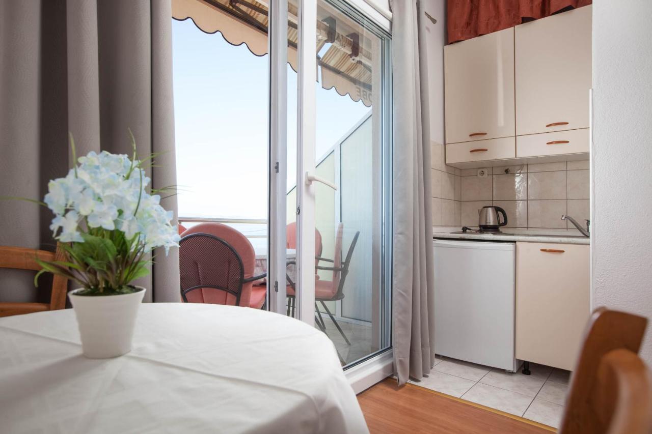 Apartments Marijan - Beachfront Tučepi Exteriör bild