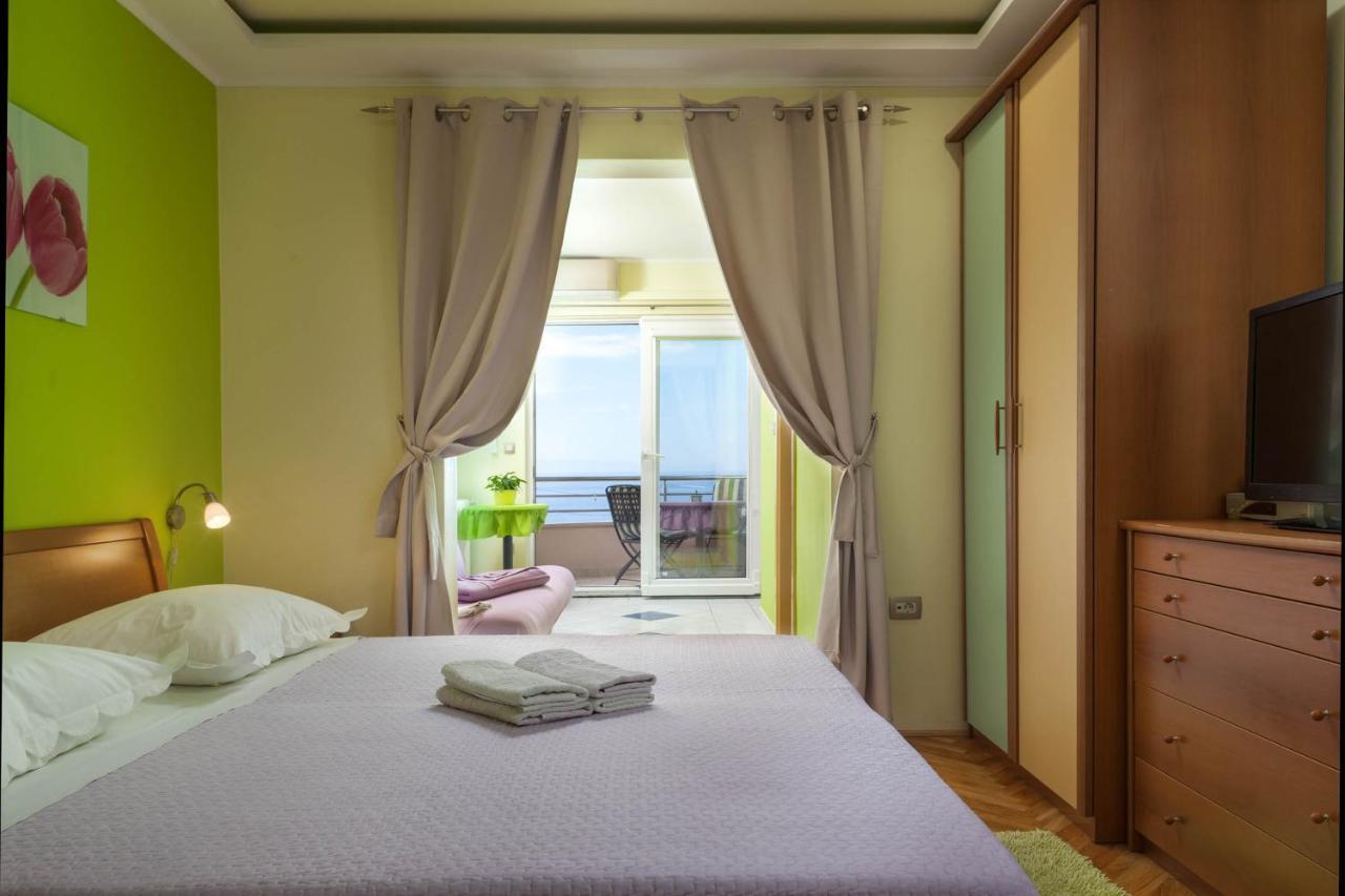 Apartments Marijan - Beachfront Tučepi Exteriör bild