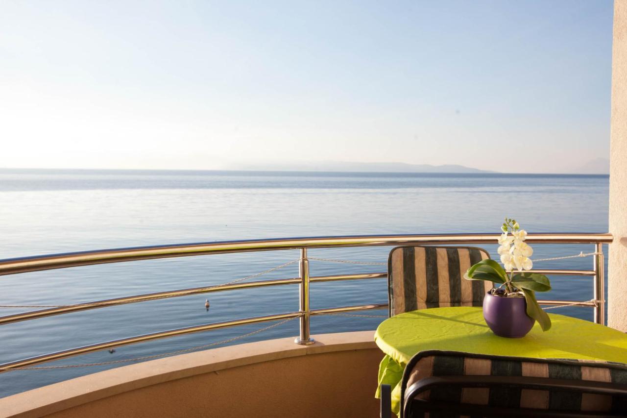 Apartments Marijan - Beachfront Tučepi Exteriör bild