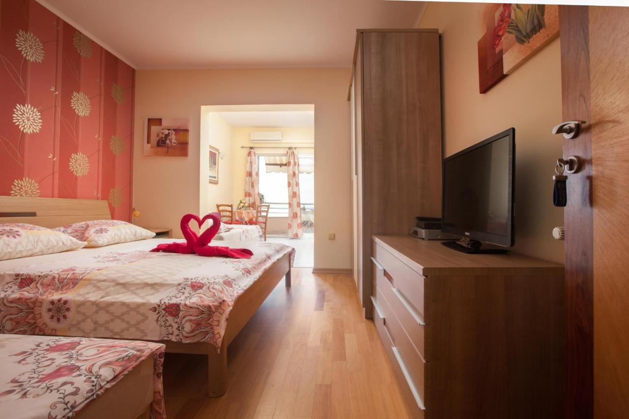 Apartments Marijan - Beachfront Tučepi Exteriör bild