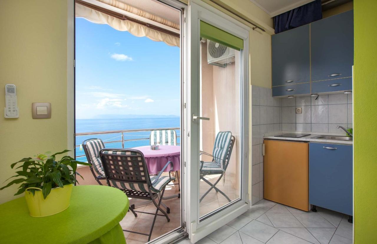 Apartments Marijan - Beachfront Tučepi Exteriör bild