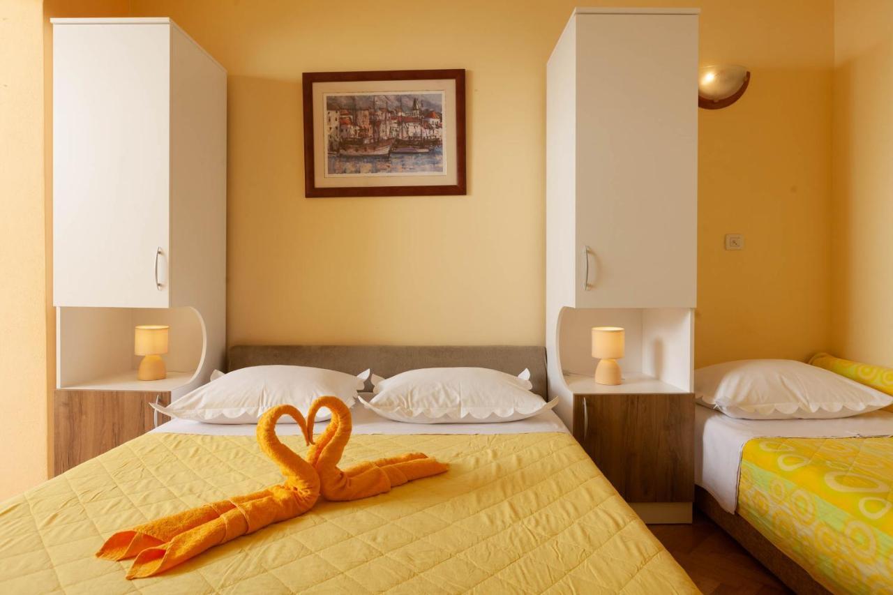 Apartments Marijan - Beachfront Tučepi Exteriör bild