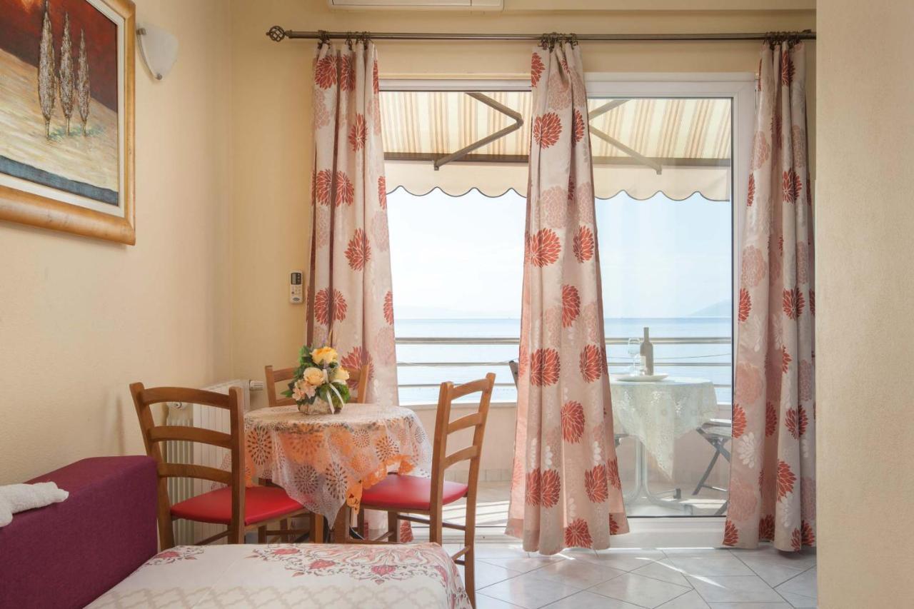 Apartments Marijan - Beachfront Tučepi Exteriör bild