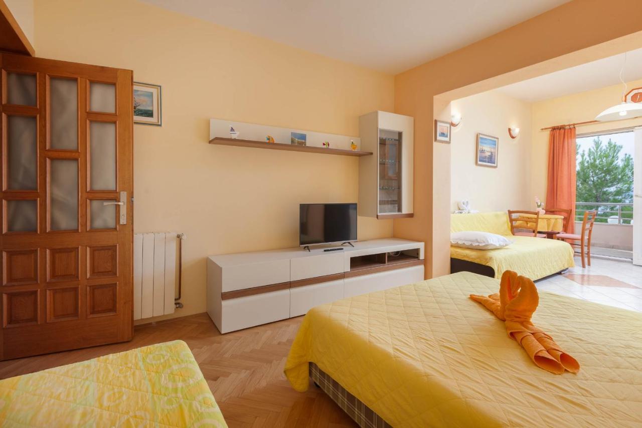 Apartments Marijan - Beachfront Tučepi Exteriör bild